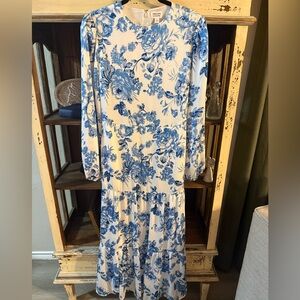 Withloveleena ❤️The Drop Floral Blue and White Dress